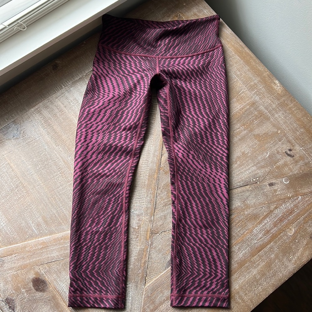 LULULEMON PURPLE LEGGINGS